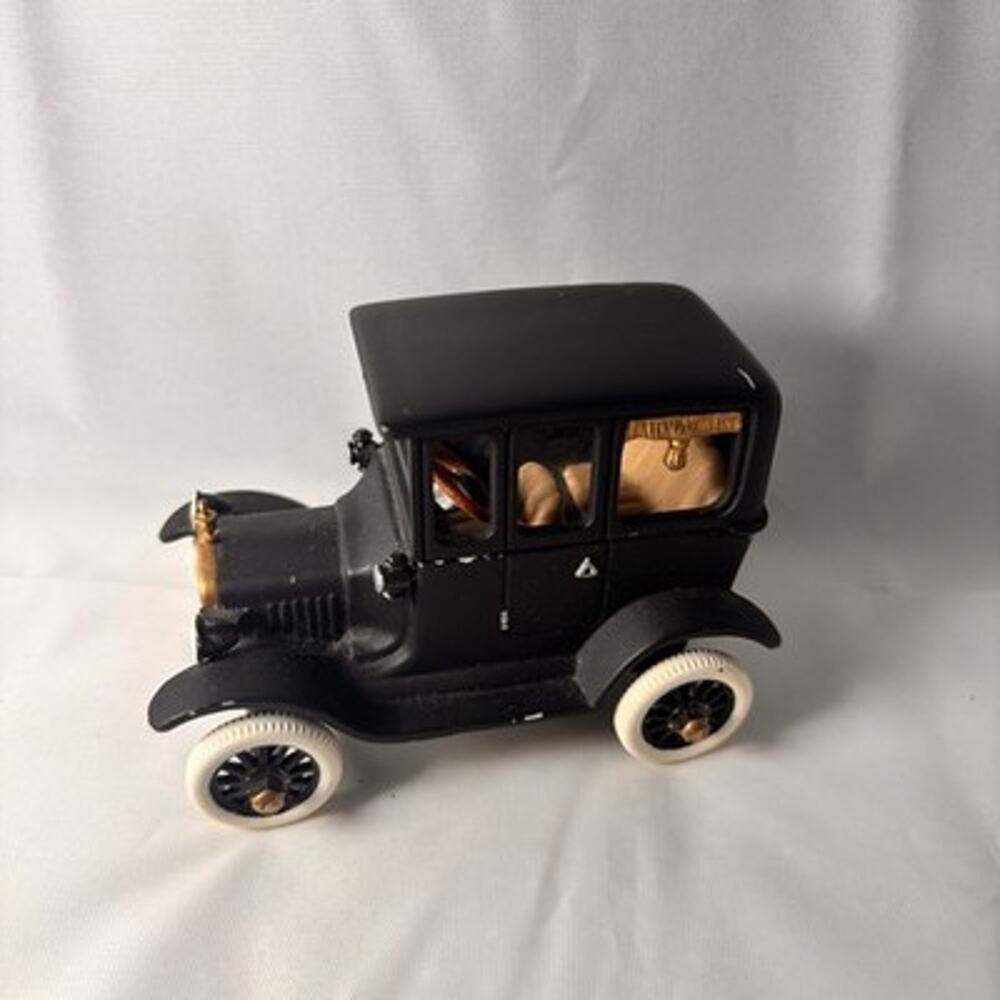 Department 56 Ford Motor Company 1919 Model T Black Car Village Accessory 3”